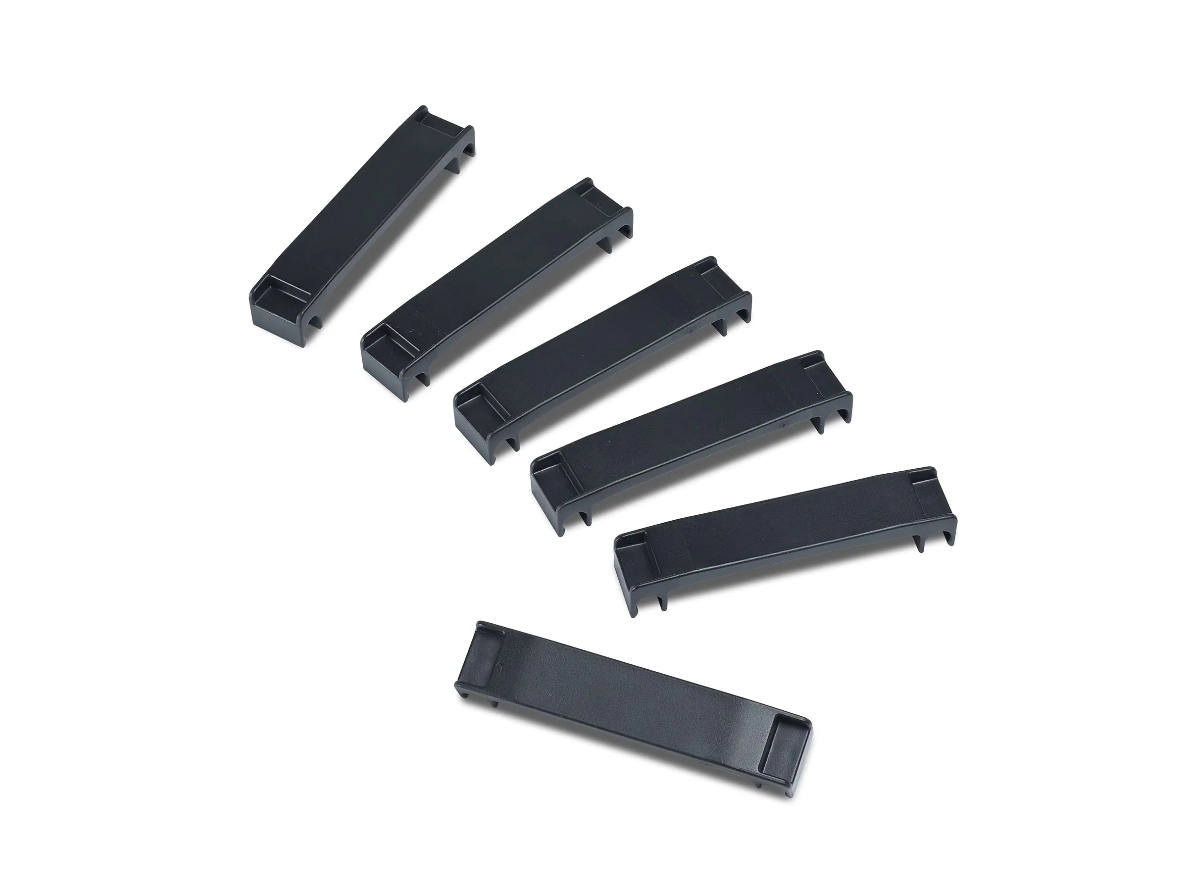 APC Kabelhalteschiene - Schwarz - TAA-konform (Packung mit 6) AR7582A