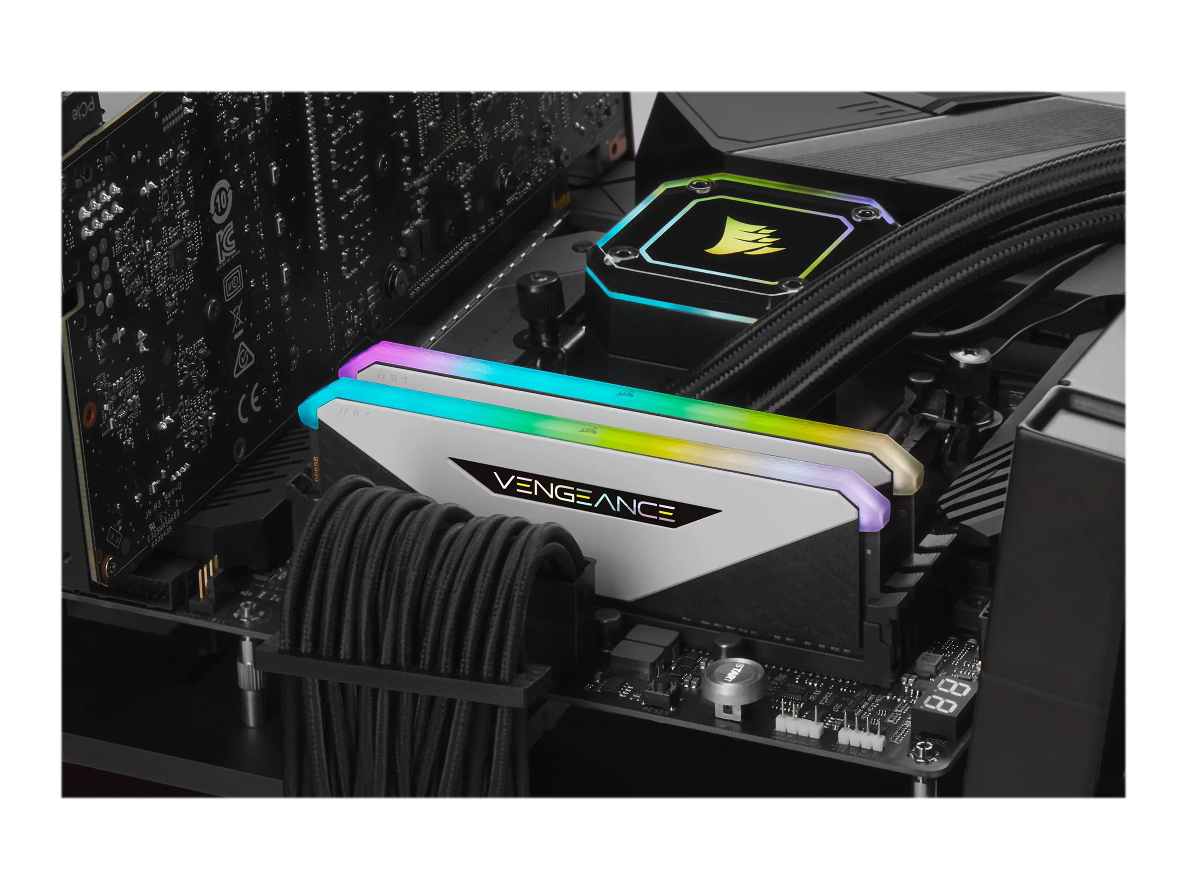 CORSAIR Vengeance RGB RT - DDR4 - Kit - 16 GB: 2 x 8 GB - DIMM 288-PIN - 3600 MHz / PC4-28800 - CL18 - 1.35 V - ungepuffert - non-ECC - weiß